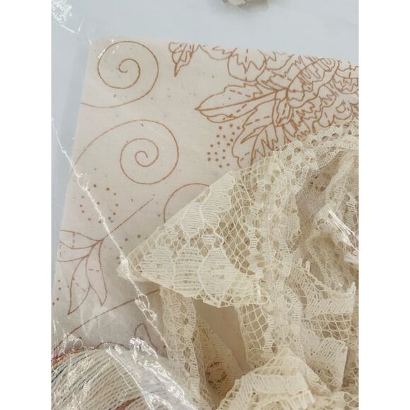 Vintage Candlewicking Embroidery Pillow Kit Candamar Designs Roses On Lace 80198 - Picture 4 of 7